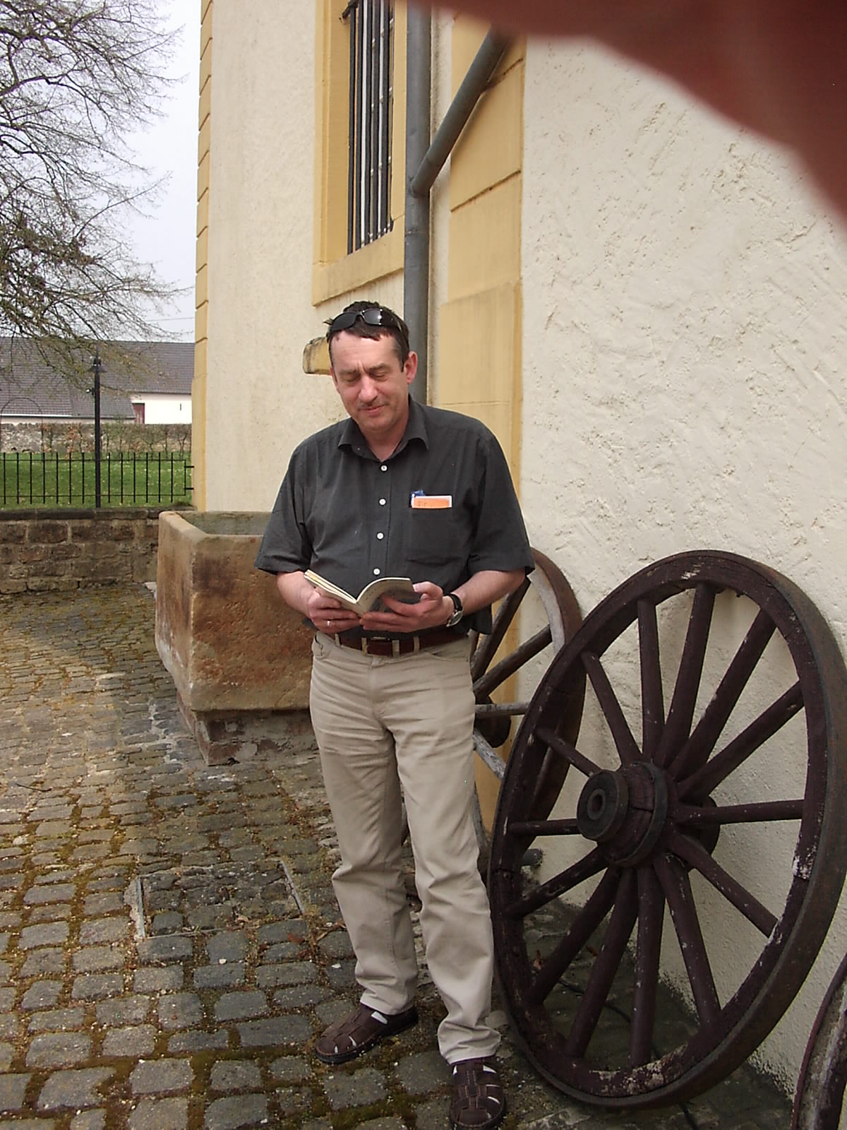 Kuriose Poesie, Kurzkrimi und Kunst auf Schloss Niederweis